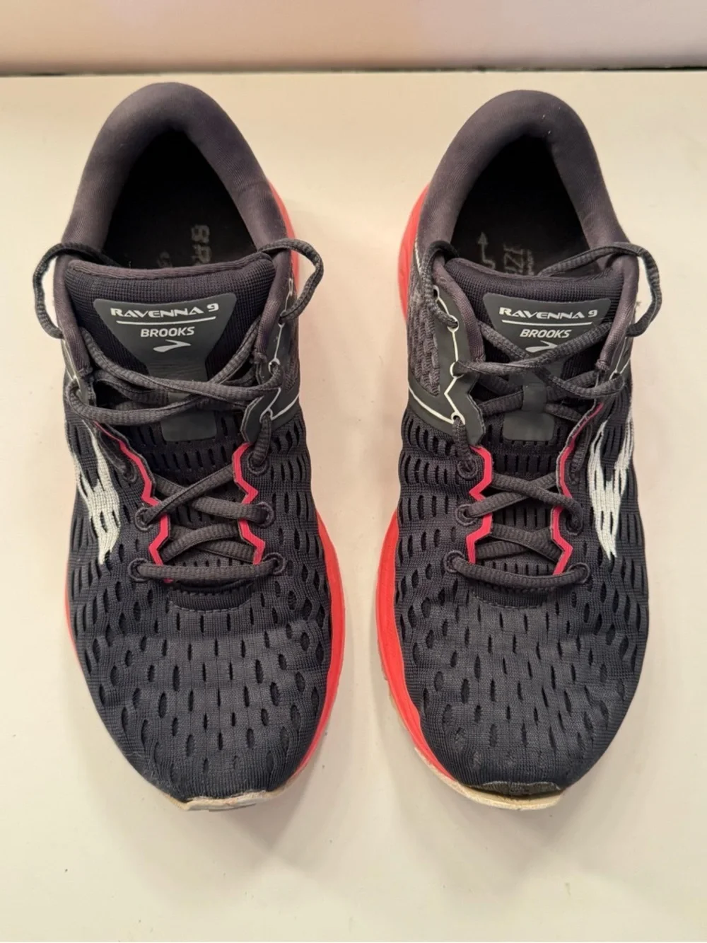 Brooks Ravenna 9 Womens Size Ebony/Diva Pink Walking Jogging Running Shoes